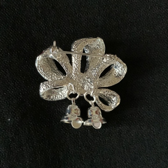 Red Christmas Holiday brooch with bells - Picture 4 of 4